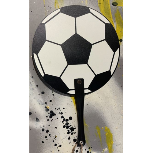 Веер в виде футбольного мяча