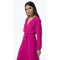 Женственное платье со складками и расклёшённым подолом