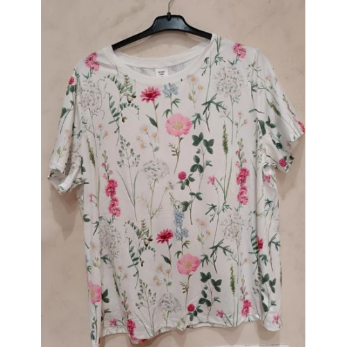 Летняя, легкая женская футболка