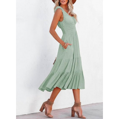 Летнее женское сарафанное платье с рюшами и карманами — стильное и комфортное