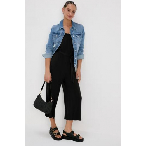 Черный комбинезон с открытыми плечами