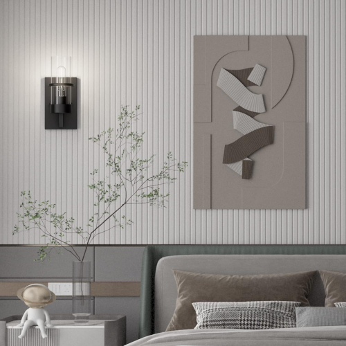 Настенный светильник в черном матовом корпусе с прозрачным плафоном