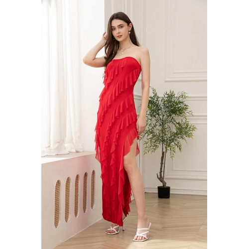 Женское вечернее платье с открытыми плечами