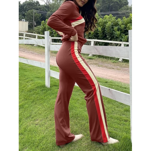 Женский спортивный костюм в стиле ретро 