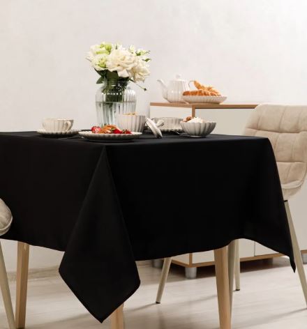 Черная скатерть, размер 150*200 см