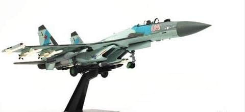 Военный российский истребитель SU35