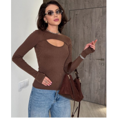 Женская водолазка с вырезом на груди