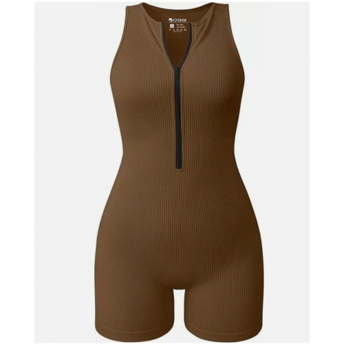 Спортивный женский комбинезон короткий