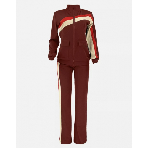 Женский спортивный костюм в стиле ретро 