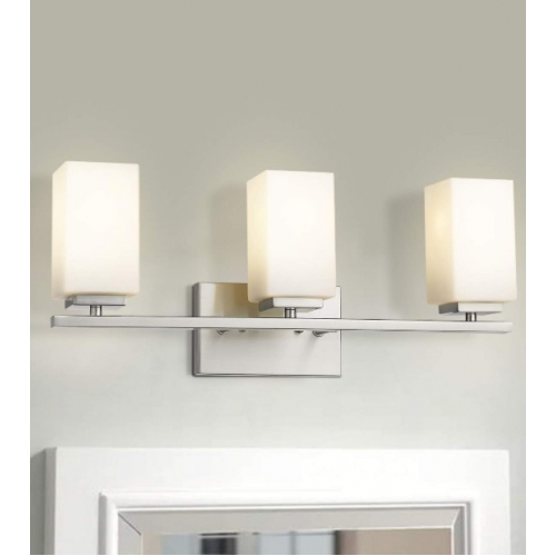 Трёхламповый светильник с матовыми плафонами и покрытием под никель