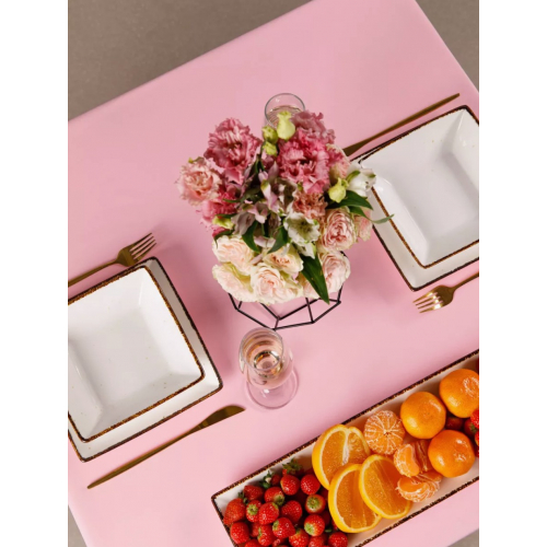 Розовая тканевая скатерть для сервировки и декора интерьера