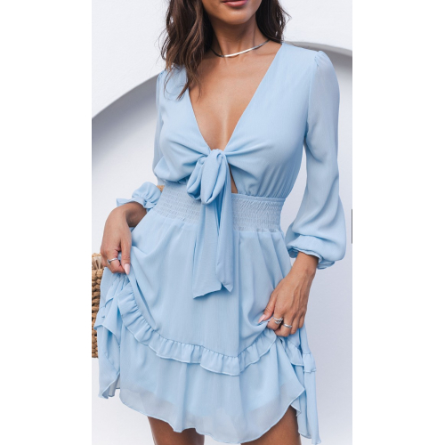 Голубое платье-беби-долл с многослойной юбкой и бантом