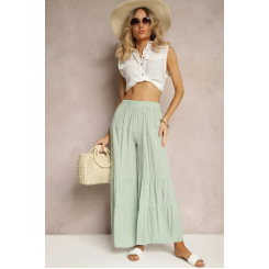 Нежно-зеленые брюки палаццо с воланами и резинкой на поясе
