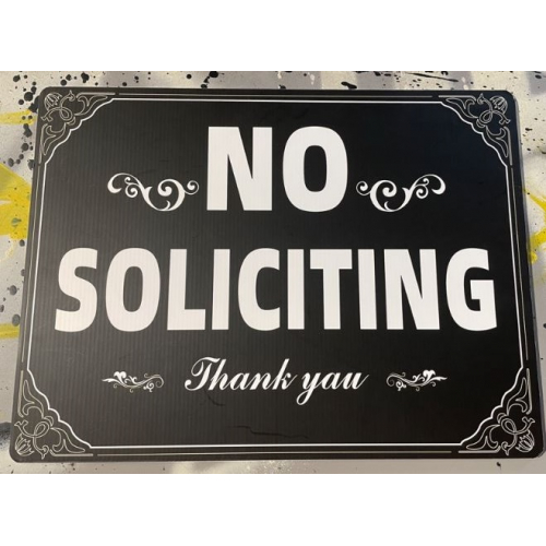 Табличка "No Soliciting"