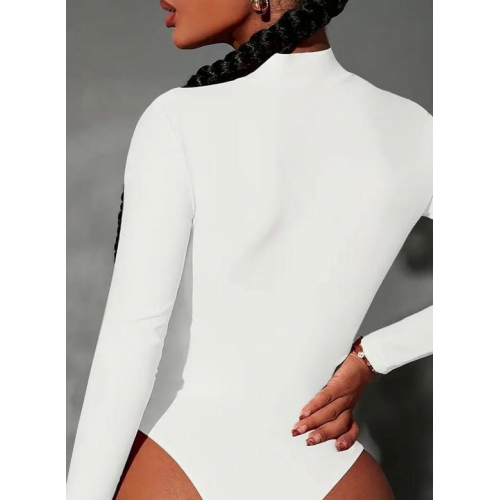 Боди однотонное, длинный рукав с вырезом в зоне декольте 