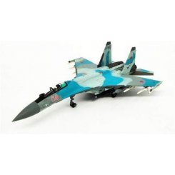 Военный российский истребитель SU35