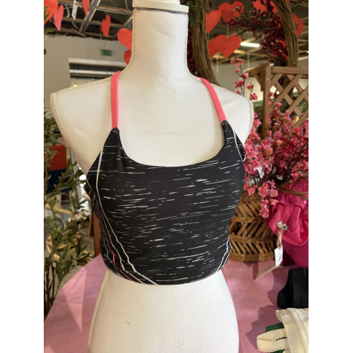 Спортивный топ с сеткой на спине