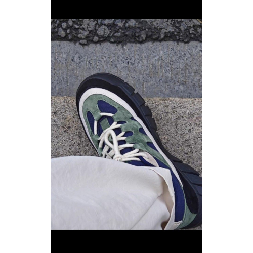 Кроссовки для пеших прогулок и скалолазания