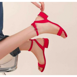 Женские босоножки на низком каблуке с ремешком на щиколотке