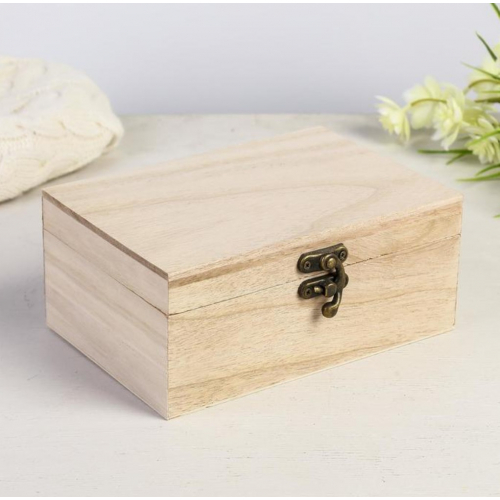 Деревянная шкатулка 