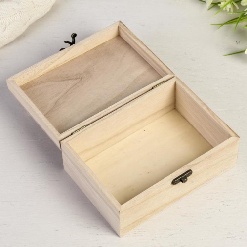 Деревянная шкатулка 