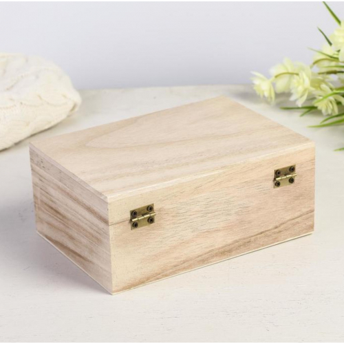 Деревянная шкатулка 