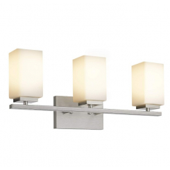 Трёхламповый светильник с матовыми плафонами и покрытием под никель